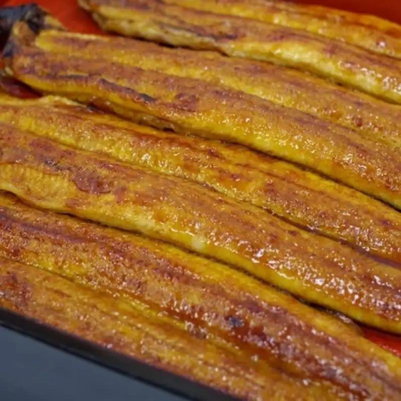 【6カ月定期便】 国産うなぎ蒲焼 大サイズハーフカット（頭尾なしで1袋70g以上）3袋セット×6回 / 国産うなぎ 国産鰻 うなぎ 鰻 定期便 鰻丼 うな丼 土用の丑の日  田辺市 国産  【ots034-tk】