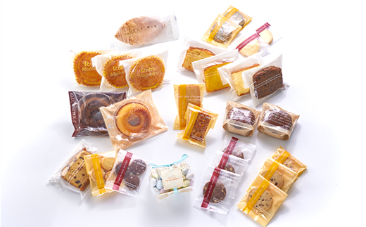 店内はかわいいが詰まったクリスマスムード！ギフト用のお菓子もたくさんあります☆