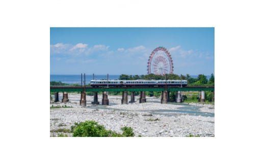 
あいの風とやま鉄道観光列車「一万三千尺物語」ご招待券(ペア)【1260160】
