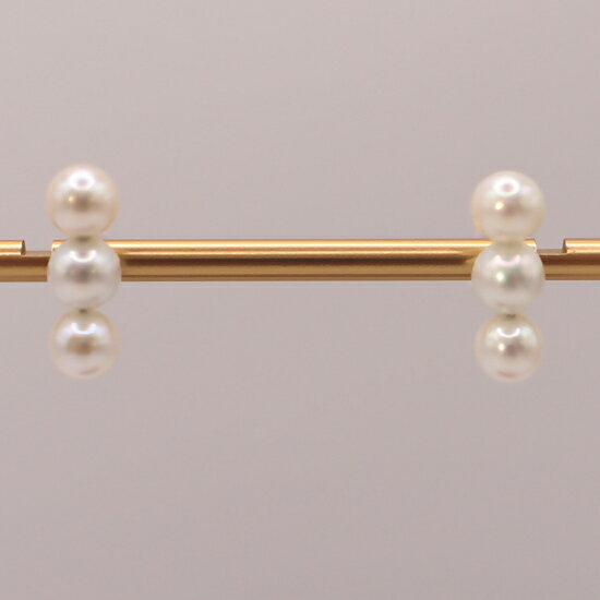 【ふるさと納税】2053 Pt900　無調色あこやベビー真珠4.5～5.0mm　3連ピアス