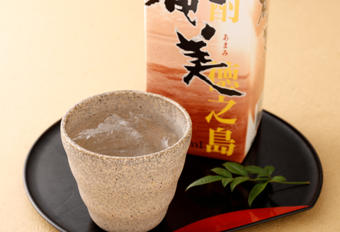 【鹿児島徳之島】黒糖焼酎 奄美(30度)  1800ml×6本セット 計10.8L  紙パック 焼酎 お酒 紙パック