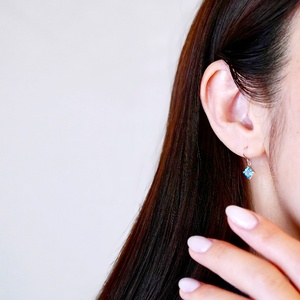 【ジュエリー】K10 イエローゴールド ブルートパーズ 揺れる ピアス 保証書付 SE-2851 242-005-c