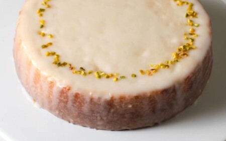 レモン風味のバターパウンドケーキ「ウィークエンドシトロン」1個（直径約15cm）レモン ケーキ 九州産 バター アイシング 甘酸っぱい しっとり 香り 贅沢 スイーツ 焼き菓子 ギフト 手土産 贈り物