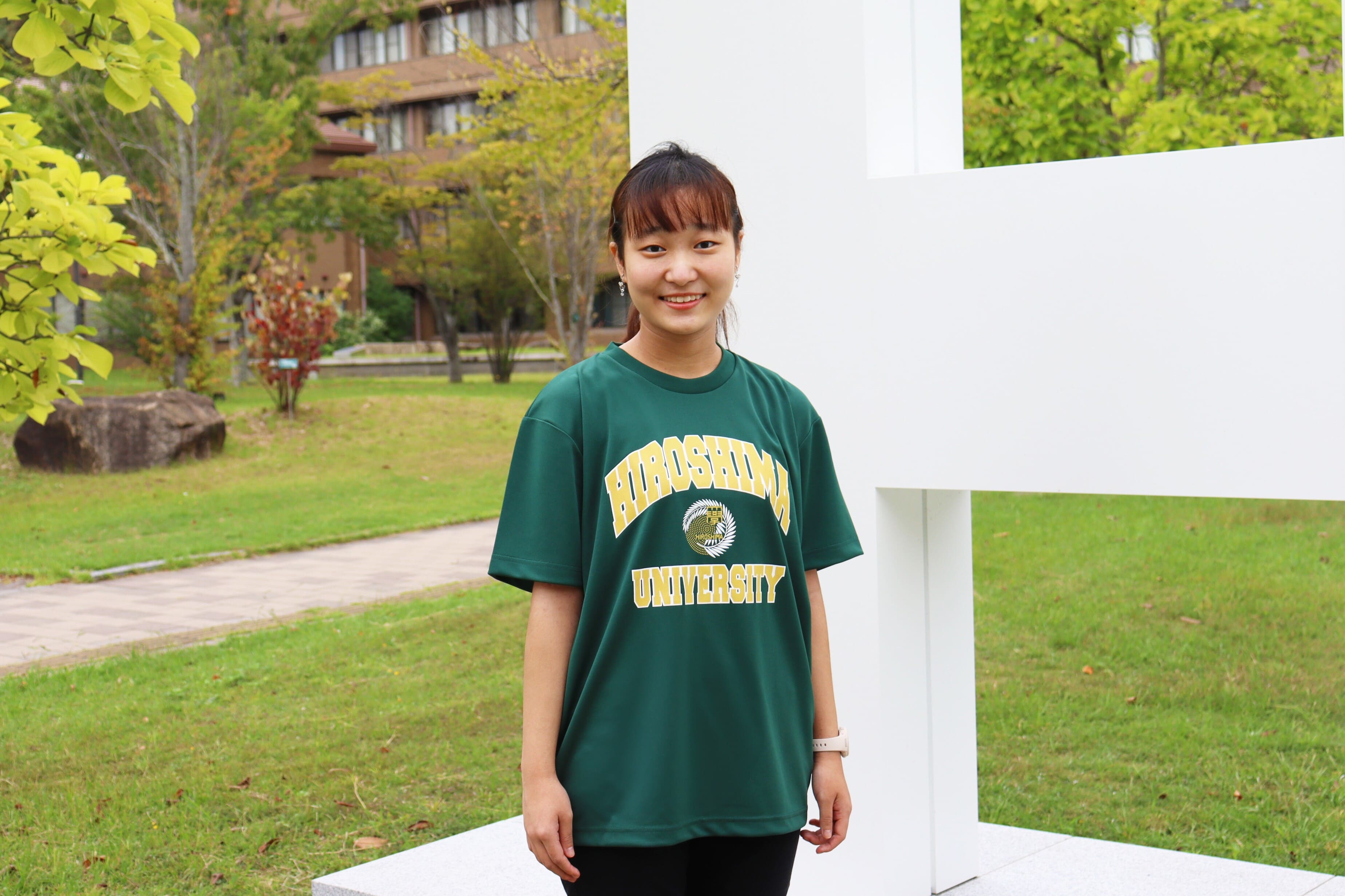 HU（広島大学）オリジナルグッズ　ドライＴシャツ　(M）