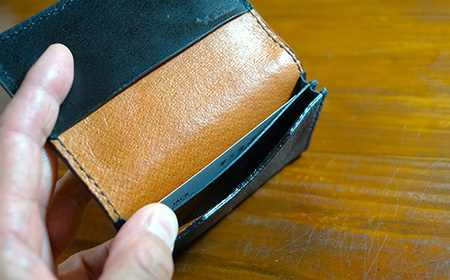 本革製名刺入れ＜ネイビー＞ ハンドメイド 国産牛ヌメ革 名刺入れ 名刺 ケース 本革 レザー 革製品 贈り物 ギフト ネイビー  F6L-260