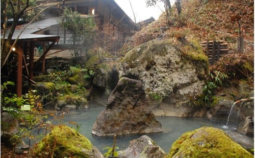 ＜風呂＞岩露天「木立の湯」