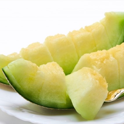 【2026年先行予約】【2026年8月前半発送】 メロン 青肉 3玉 (約4kg) 【訳あり】 中玉 青森県産