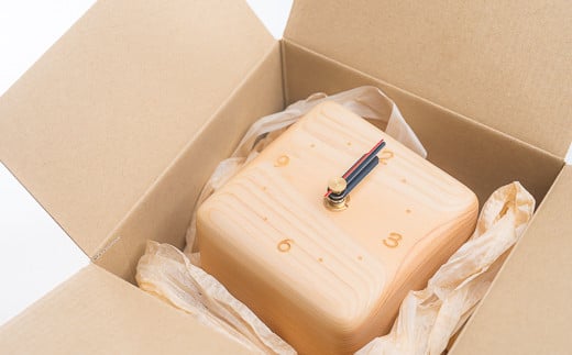 尾鷲ヒノキのカンナくずに包めてお届け