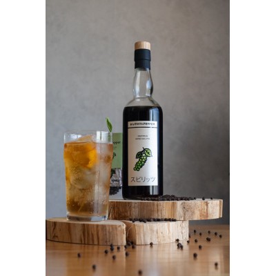 
                  〈天盃〉ペッパースペシャリテ　700ml×1本（スピリッツ 25度）【天盃 麦焼酎 胡椒 こしょう 黒こしょう 黒コショウ 蒸留酒 アルコール 焼酎 お酒 酒 麦 送料無料 九州 福岡県 筑前町 AA013】
                