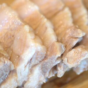 ＊冷凍＊-日本新式 煮豚- ［豚バラ肉］とろチャーシュー 黒タレ＆白タレの２種食べ比べセット《千葉県産銘柄豚》林SPF使用（各３塊ずつ・計６塊）
