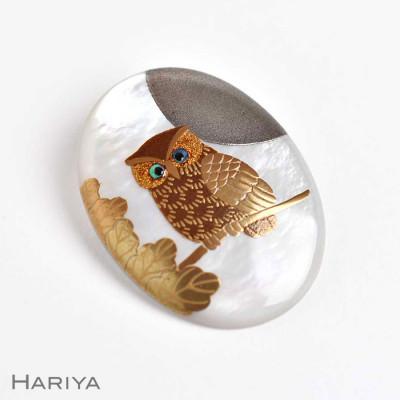 ふるさと納税 加賀市 団栗とふくろう蒔絵 白蝶貝ブローチ( 40mm×30mm ) |  | 01