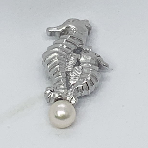
30-28三重県産あこや真珠４.５mm　S Vピンタック
