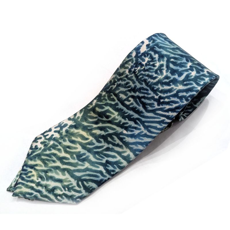 【ふるさと納税】 墨流し染 シルクネクタイ （緑珊瑚柄） ／ 染美堂 絹 サテン織 奈良県 葛城市【snbd002】