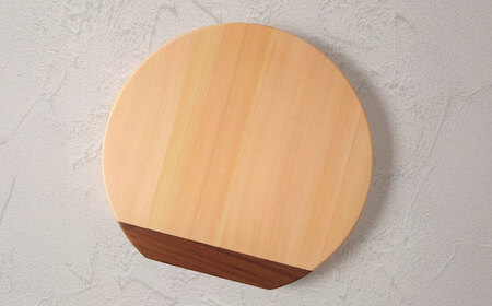 【反り止め付き】紀州ひのきの丸型まな板(35cm) 自立型　日田市 / 木の蔵 仙遊 カッティングボード 木製 包丁に優しい[ARFK006]