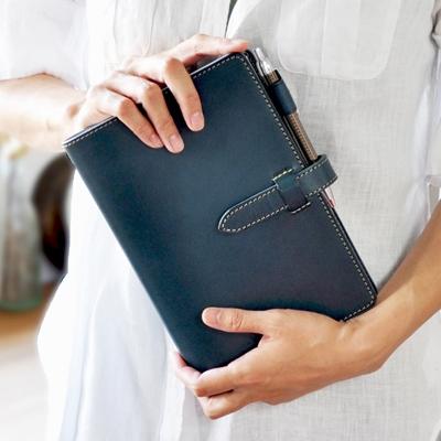 ふるさと納税 長岡京市 Freaks&co.のオリジナル、栃木レザーの手帳カバー A5サイズ 【ネイビー】 |  | 01