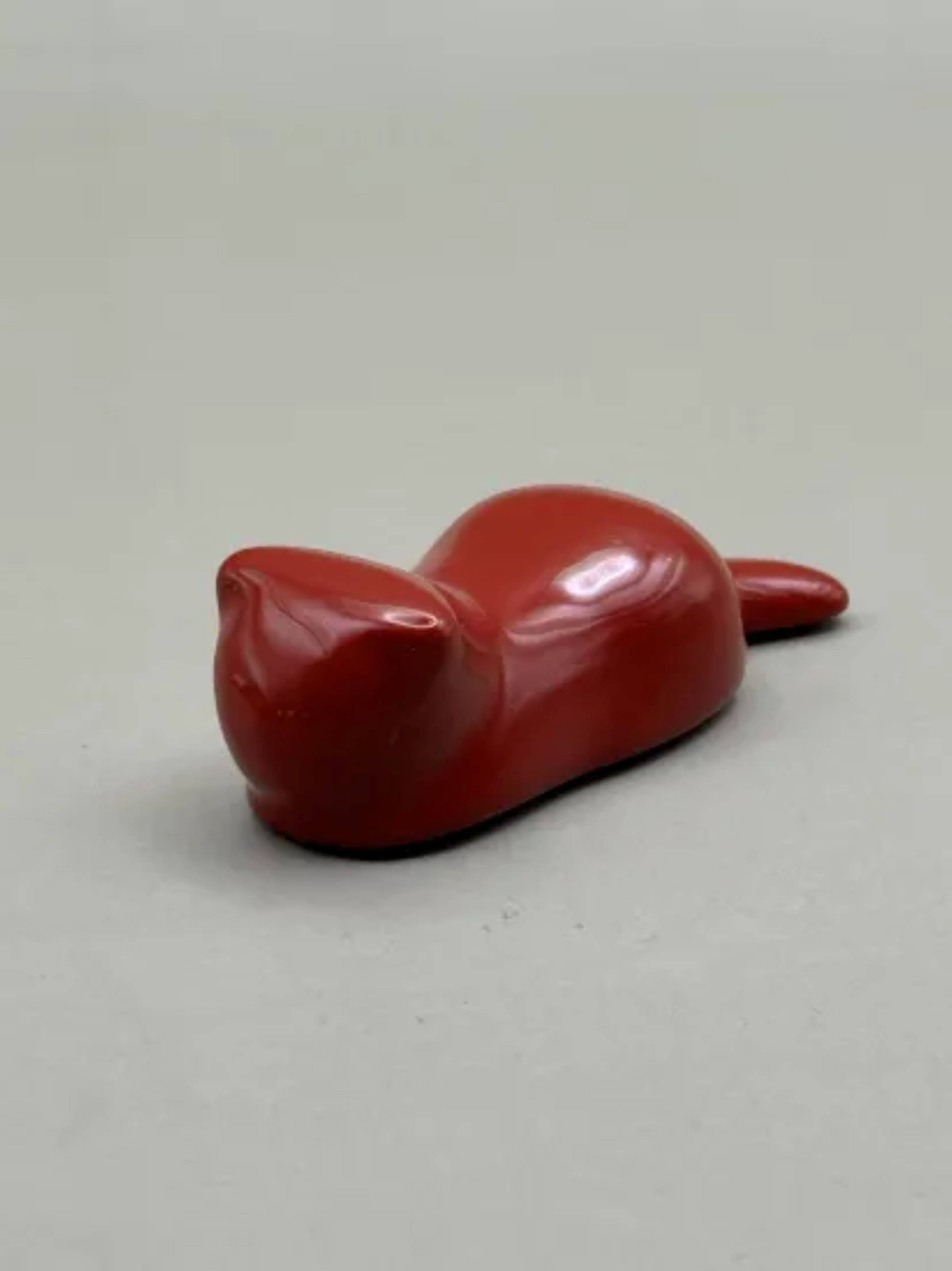 箸置き 猫 本朱［NF233］ 303446_CU90089VC01