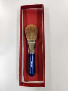 熊野化粧筆 チークブラシ(粗光峰) JWQ20 ギフトBOX(軸色：青)【メイクブラシ 化粧筆 チークブラシ 粗光峰 化粧 メイク コスメ 美容 立体感 熊野筆 伝統工芸 職人技 高級筆 ギフト 贈り