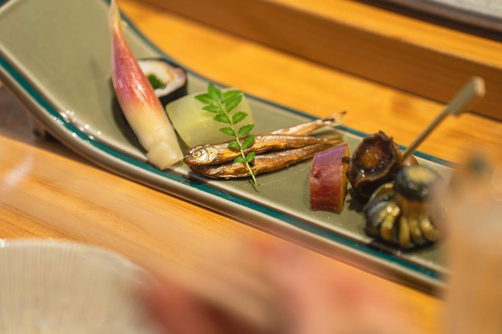 【ながり鮨錬Ren】神戸：≪ディナー≫厳選おまかせ　全23品ペアお食事券（ぐるなびセレクション）