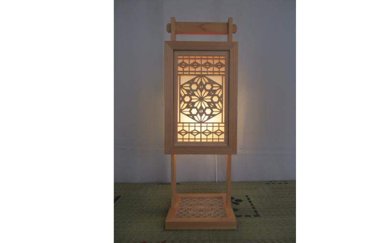 
                  伝統工芸組子 「 宮 」 八重桜＆二重香図の灯り 組子 家具 照明 間接照明 インテリア 枕元の灯り 玄関の灯り 床置きの灯り 組子のインテリア家具 結婚祝い [EL002ci]
                