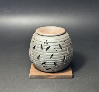 石龍　黒鉄色華花茶香炉　6-472｜伝統工芸品 工芸品 常滑焼 日本六古窯 お香 アロマ 丸よ小泉 日本製 愛知県 常滑市