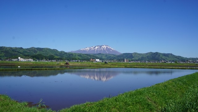 周りを見渡せば岩手山、秋田駒ヶ岳などの奥羽山系の山々。そんな雄大な自然でどぶろくは作られています。