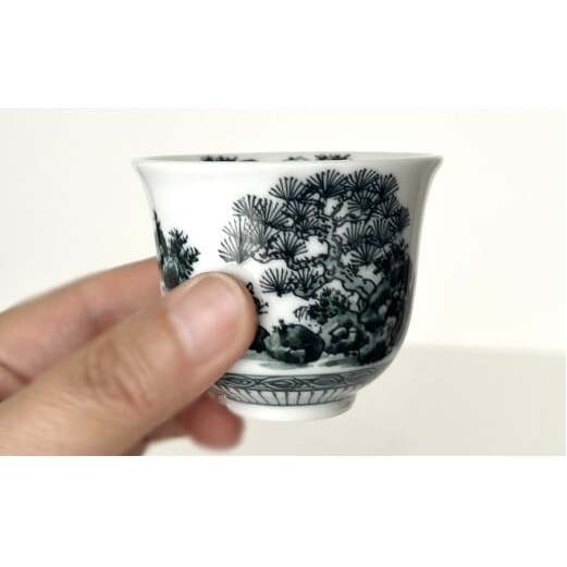 有田焼 黒色山水絵反りぐい呑み 【起山窯】食器 器 うつわ 酒器 ぐい吞み 山水絵 手描き 18000円 A18-162_イメージ3