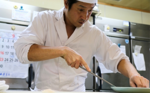 鮮度抜群！満腹トラフグ刺しふぐ鍋セット（6人前）［冷蔵］［養殖1kgオーバー活魚使用］割烹みつご