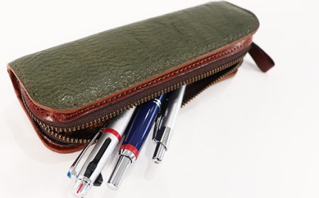 【選べる2色】まち付きペンケース（シボ有牛革）緑