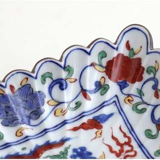 有田焼 福泉窯 菊割長角皿 / 染錦花唐草双龍絵 青龍 赤龍 縁起物 手描き 渕上陶磁器 食器 うつわ 器 お正月 ハレの日 華やか A80-38_イメージ4