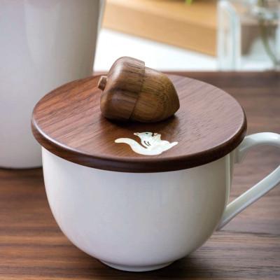 ふるさと納税 北上市 貝象嵌どんぐりのふた(りす・ウォールナット)どんぐり型の持ち手が可愛い木製カップカバー1個【夢工房】 |  | 01