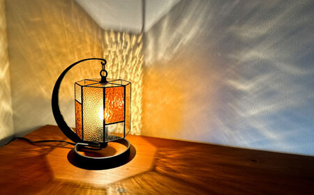 Nijiiro Lamp のステンドグラスのテーブルランプ　サークルクリア　アンバー【1425963】