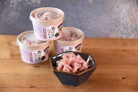 ＜【定期便】全3回隔月　かける国産生ハム80ｇ×4個×3回＞ 国産 豚肉 お肉 生ハム 短冊 フレーク状生ハム テレビ紹介 メディアトッピング ご飯 ご飯のお供 ごはん かけるだけ ユッケ サラダ おつまみ【MI614-pl】【株式会社プラス】