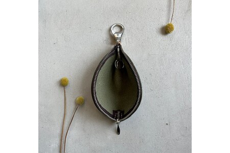 バナナキーケース（ヌメグリーン）