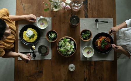 96【KURO】黒染めカトラリーざらざらセット ステンレスカトラリー 製品ごとに一点物のカトラリー スープスプーン デザートスプーン サラダフォーク デザートフォーク 燕三条製カトラリーセット 黒染め