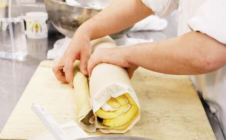 道後ロール 10個入り （プレーン ・ いちご ・ 瀬戸のはれひめ ・ ブルーベリー ・ キウイ ・ しまなみトマト ・ はだかんぼう ・ しまなみレモン ・ チョコレート ・ 抹茶） ロールケーキ 