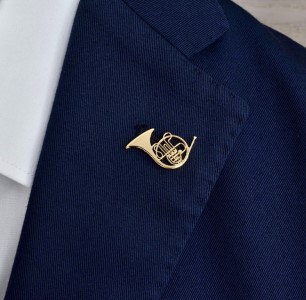 ホルン ピンブローチ K18ゴールドメッキ ファッション小物 アクセサリー 工芸品 装飾品 雑貨 日用品 