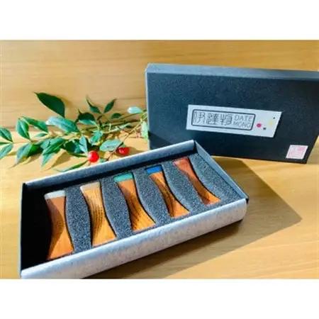 【宮城県仙台市】ケヤキと漆の五色箸置き(拭き漆仕上げ5個セット)_雑貨・日用品  食器 _【1508287】