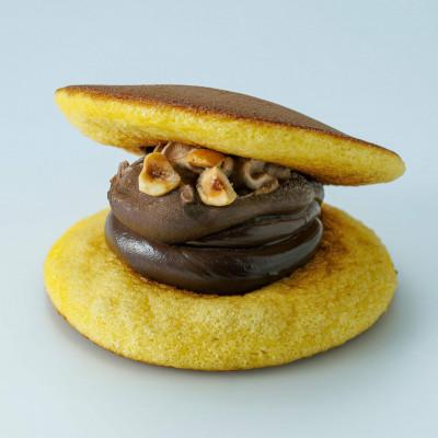 ふるさと納税 京都府 イタリアンチョコナッツ生どら焼き8個入り |  | 02