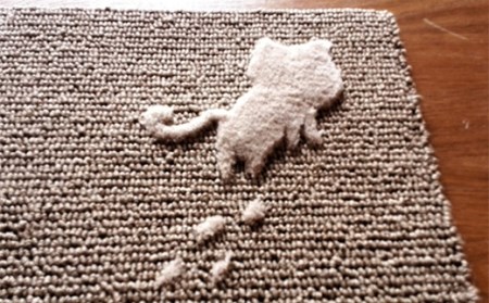 《ほづみせんい》月山緞通 トコトコ猫の玄関マット 35×60cm（白） 山形県 中山町 F4A-0294