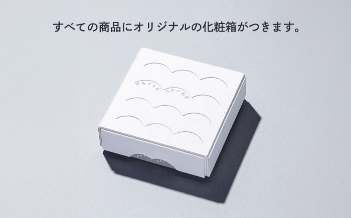 【ファクトリー製造の刺繍ピアス raccan［ラッカン］】frame G『tenten』ブルー×サーモンピンク [CDX008]