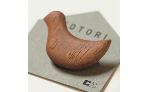 KOTORIブローチ【カリン】 鳩サブレー ブローチ アクセサリー ウッドブローチ 木 木製 北海道 北広島市