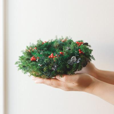 ふるさと納税 山梨市 クリスマスを彩るナチュラルテイストのプリザーブドフラワーリース |  | 02