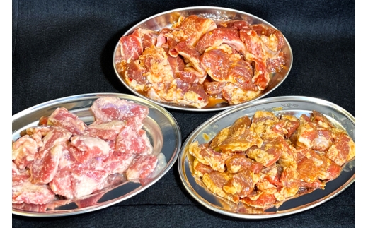 AK093【3回定期便】 雲仙もみじ豚 サガリ 3種 食べ比べ セット 計1.8kg（300g×3種×各2パック） [ 肉 豚 豚肉 ブタ サガリ 食べ比べ 冷凍 味付き 小分け ダイニング味遊 長崎