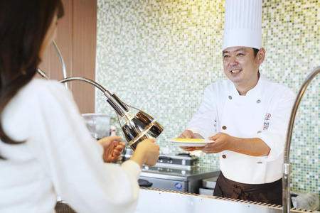 びわ湖大津プリンスホテル スカイフロア スイートルーム ペア宿泊券 ( 朝食付 )