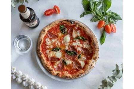 PizzeeriGONZAオススメピザ小15㎝4枚(マルゲリータ・クワトロフォルマッジ・マリナーラ・ディアボロ）＋けいちゃんカンパニーコラボ鶏ちゃんPizza小15㎝1枚