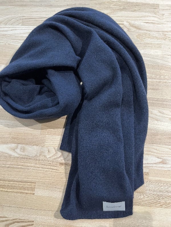 
                  ストール セーブルカシミヤブランケットストール ( ネイビー ) | ニット ブランケット メンズ レディース シンプル 無地 秋 冬 春 プレゼント ギフト 新潟県 五泉市 株式会社ナック
                