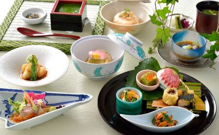 食事券 ホテル 椿山荘 東京 ランチ 4名様分 お食事券 レストラン チケット ギフト 券 家族 イタリアン 和食