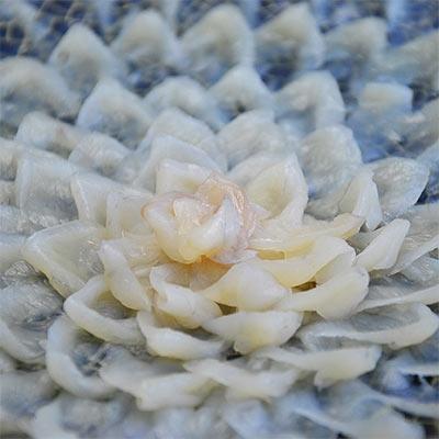 ふるさと納税 中間市 とらふぐ刺身　菊盛り一尺大皿　ふぐ皮湯引き付　4人前 |  | 01