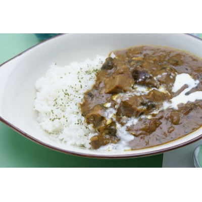 
牛たん・小松菜入り牛すじカレー　約500g×1パック【1407023】
