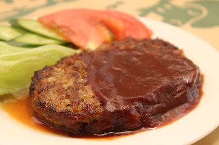 ハンバーグ 美熊野牛 100％ ハンバーグ 100g×5個 牛肉 肉 ハンバーグ 惣菜 お惣菜 ブランド牛 和牛 黒毛和牛 国産牛 霜降り 赤身 おかず 小分け 簡単調理 人気 希少 おすすめ 三重県 熊野市【okad0007】